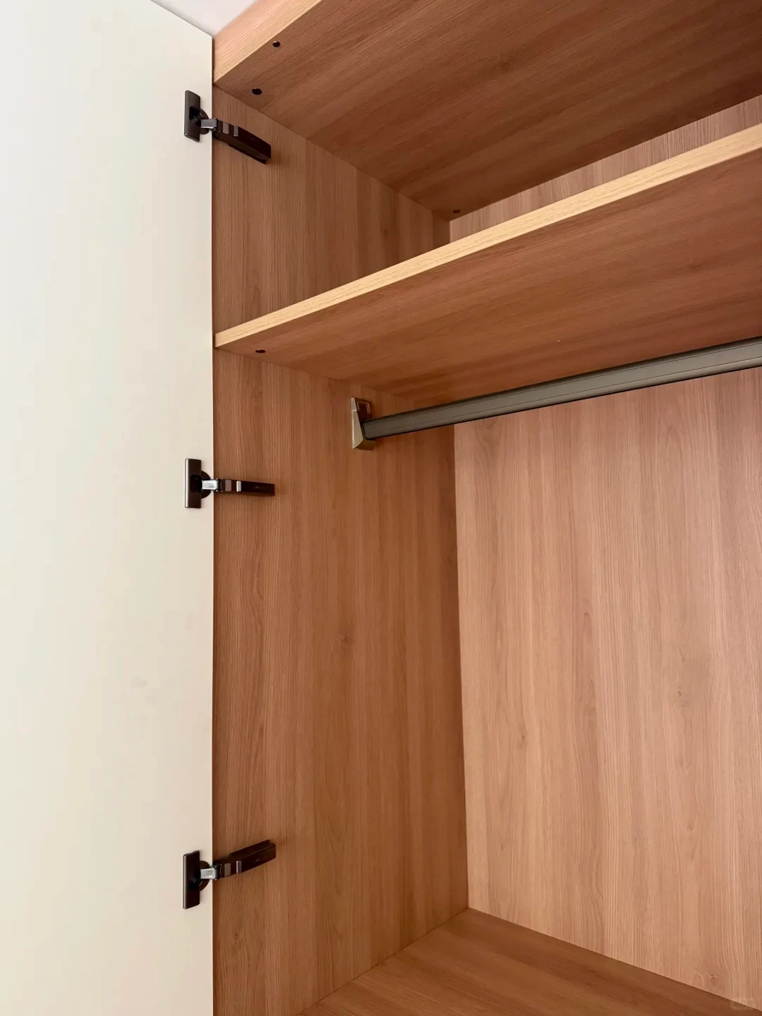 Image of Cabinet Doors Won’t Close Tightly? 90% Caused by Poor Hardware Adjustment